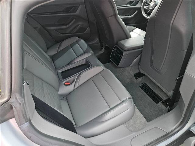 Used 2022 Porsche Taycan RWD image 19