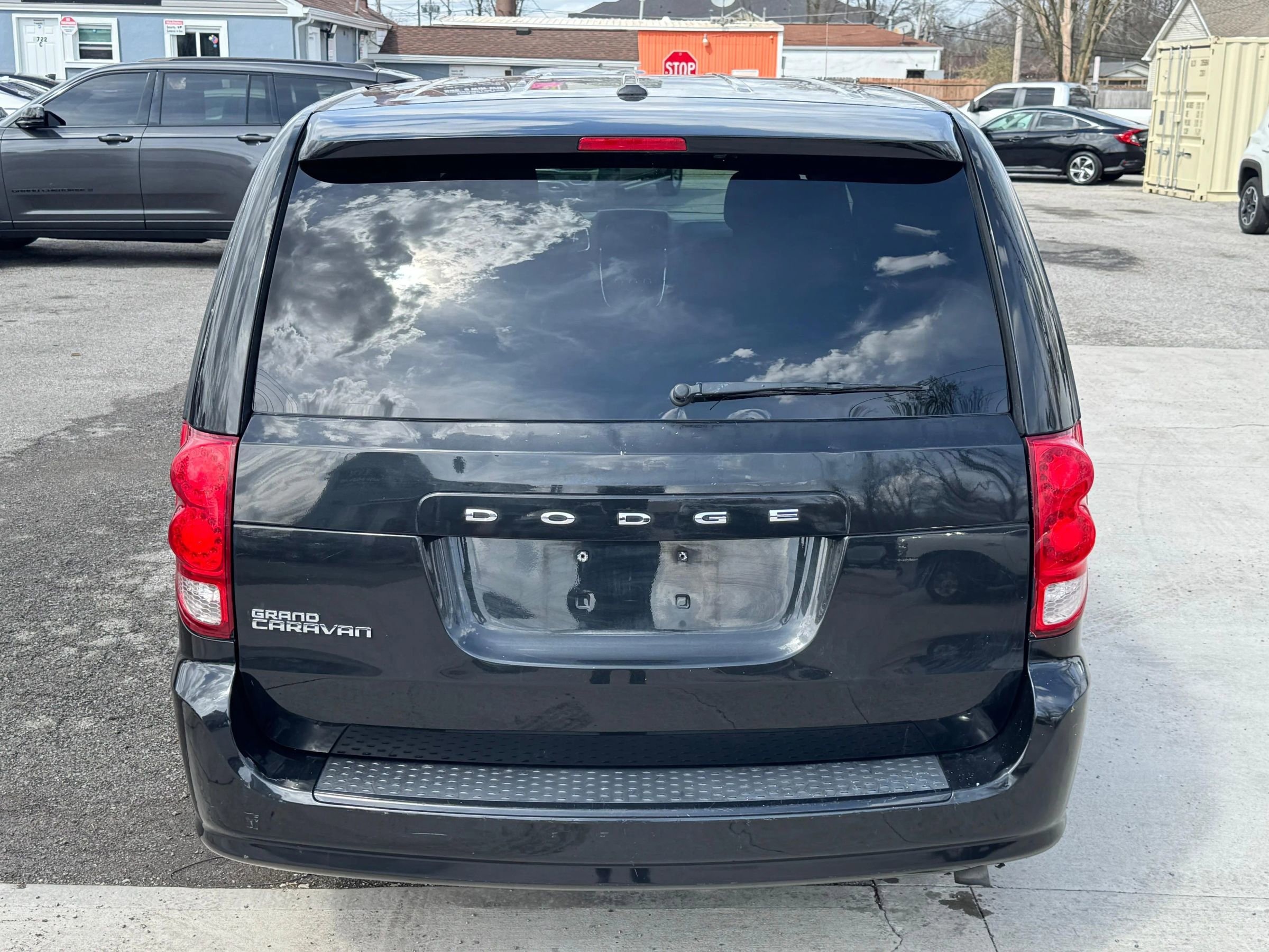 Used 2015 Dodge Grand Caravan SE image 4