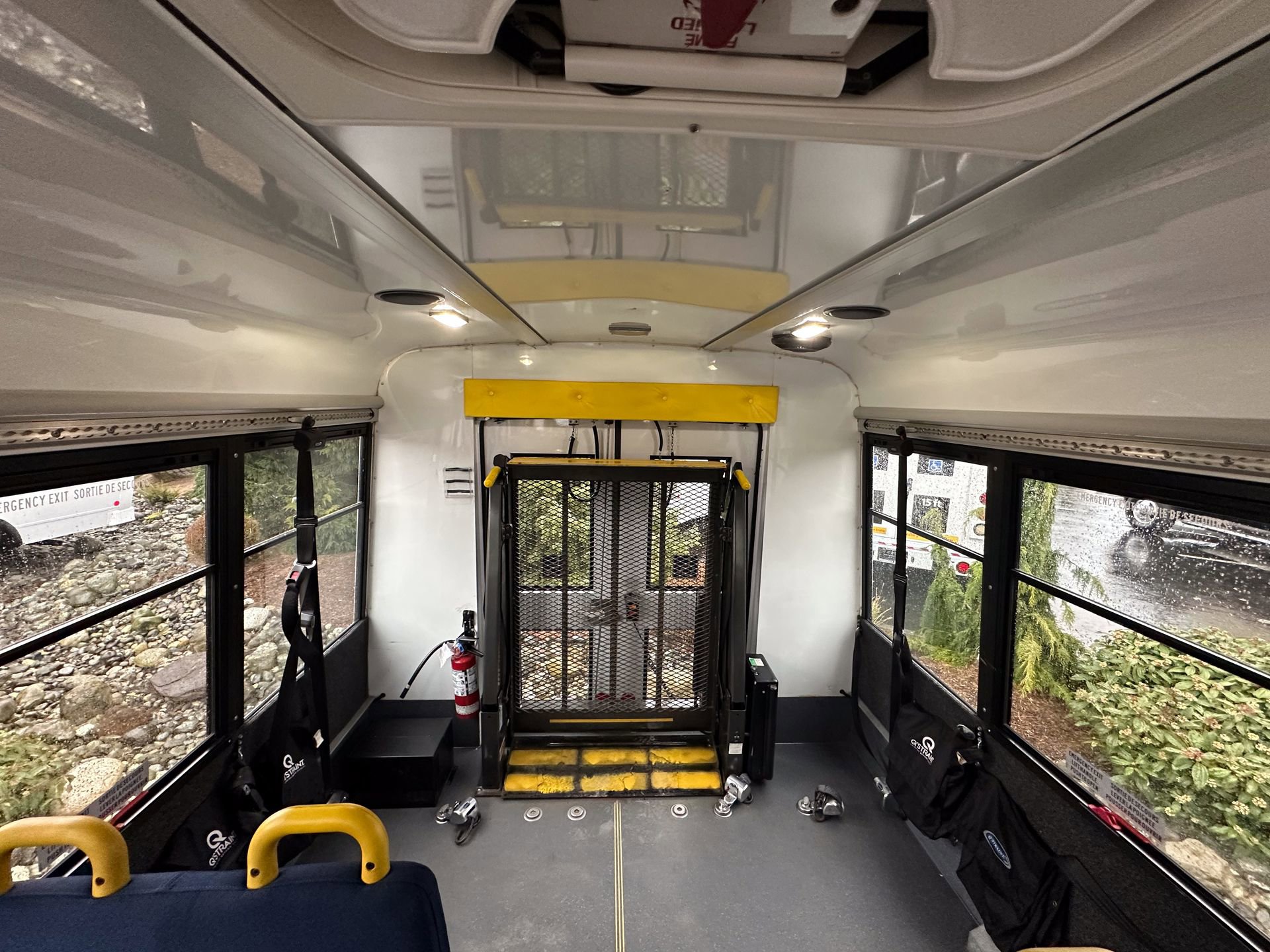 Used 2014 Chevrolet Express 4500 RWD image 9