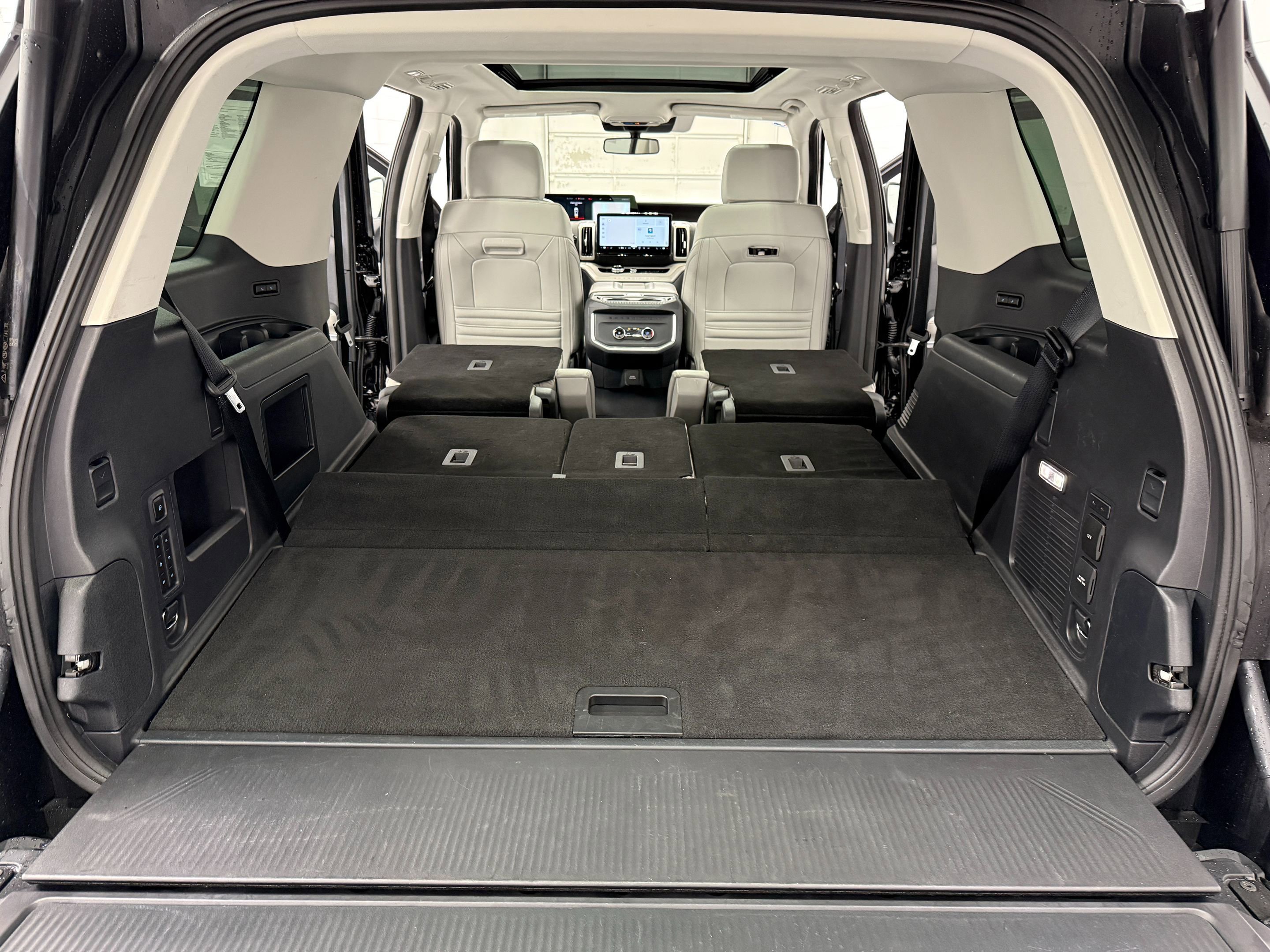 Used 2025 Ford Expedition Active AWD/4WD image 36