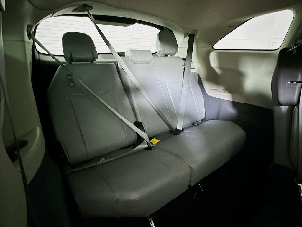 Used 2024 Toyota Sienna XLE FWD image 14