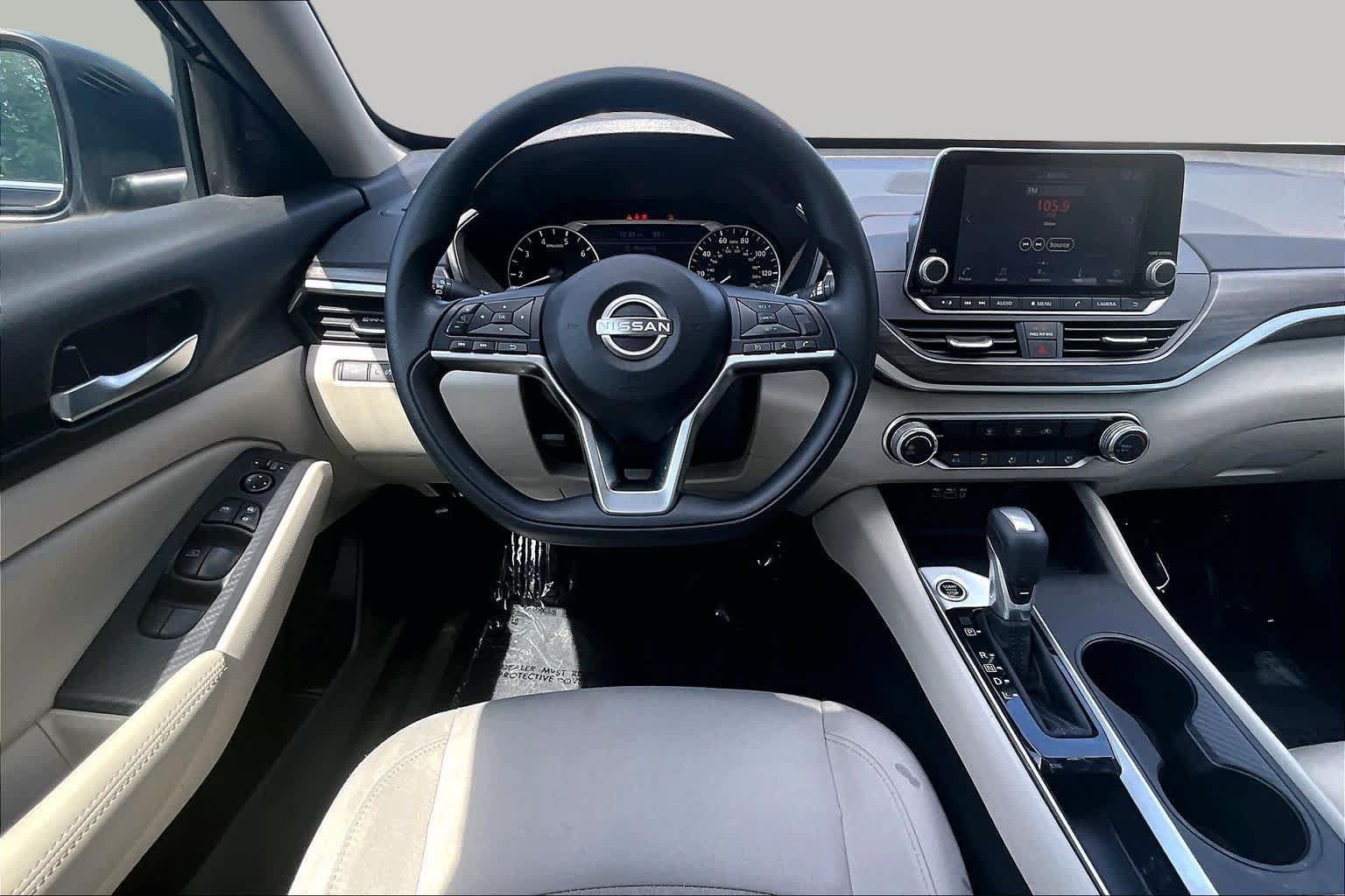Used 2025 Nissan Altima 2.5 SV FWD image 6
