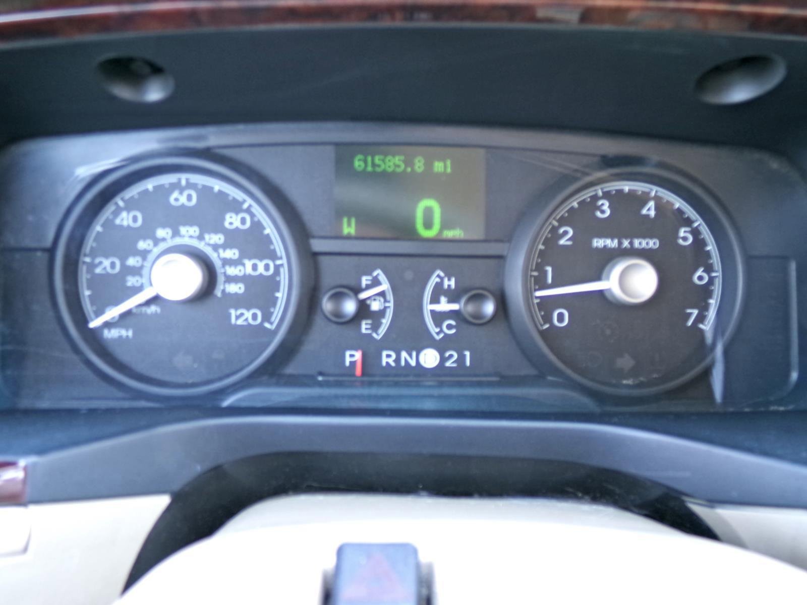 Used 2007 Lincoln Town Car Signature RWD image 8