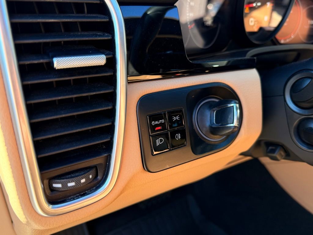 Used 2019 Porsche Cayenne image 24