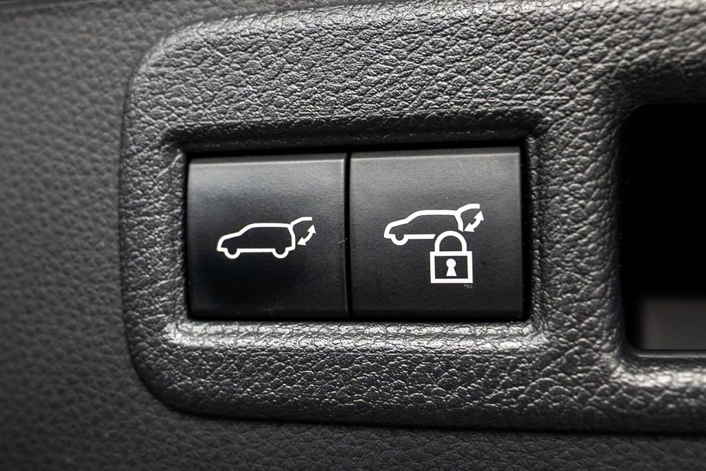 Used 2022 Toyota Venza LE image 35