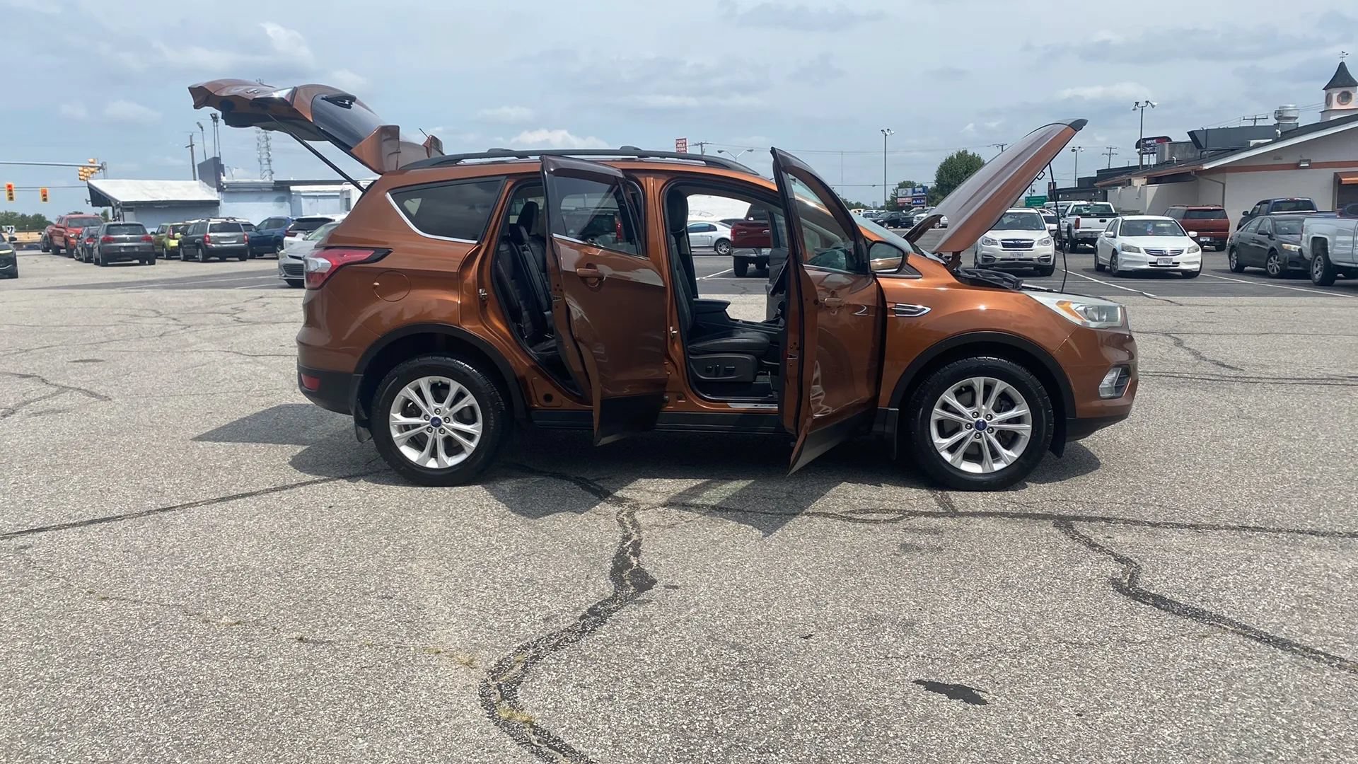 Used 2017 Ford Escape SE w/ SE Leather Comfort Package AWD/4WD image 8