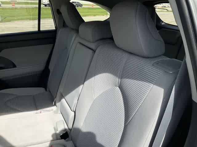 Used 2023 Toyota Highlander LE FWD image 16