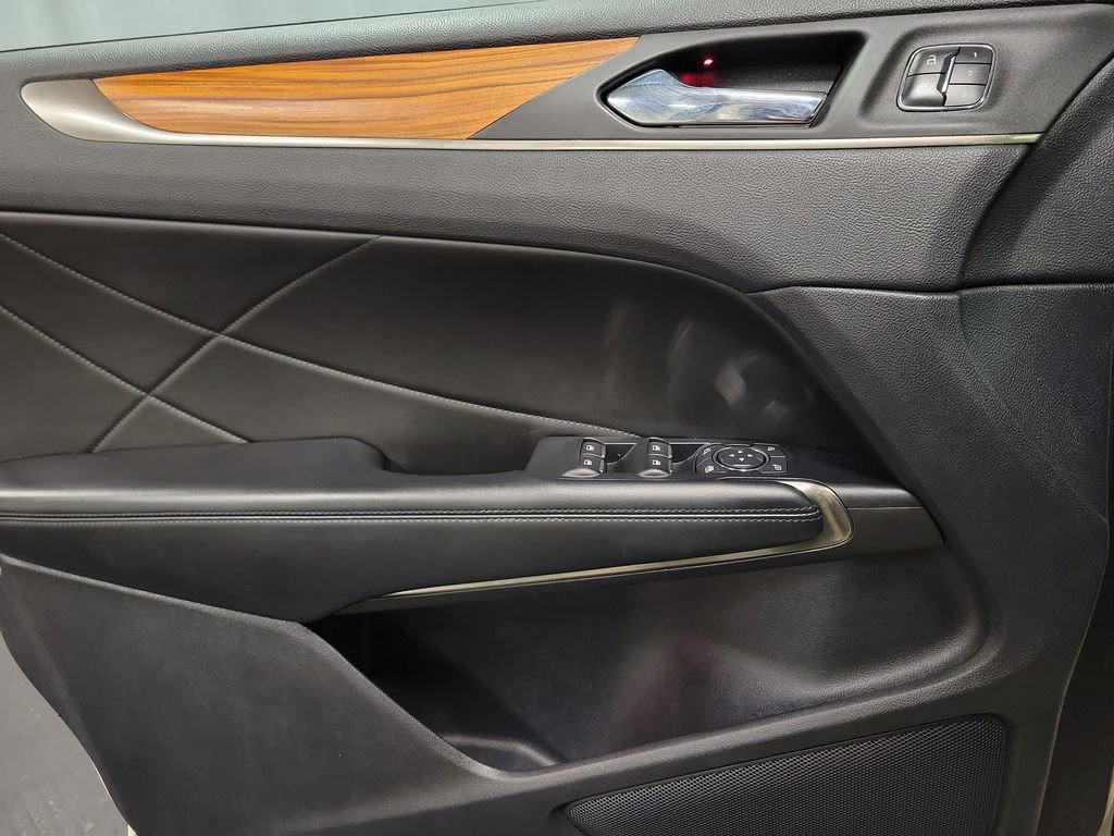 Used 2018 Lincoln MKC Reserve image 21