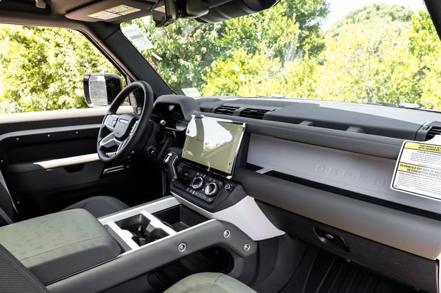 New 2026 Land Rover Defender 110 X-Dynamic SE AWD/4WD image 17