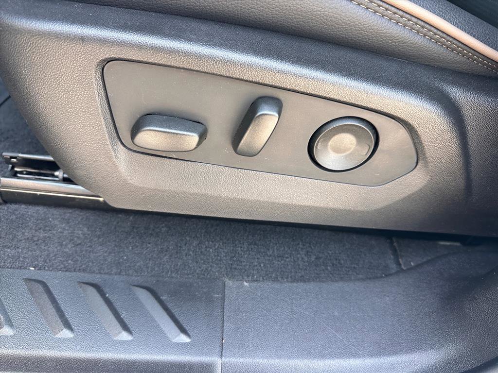 Used 2025 GMC Canyon Denali image 18