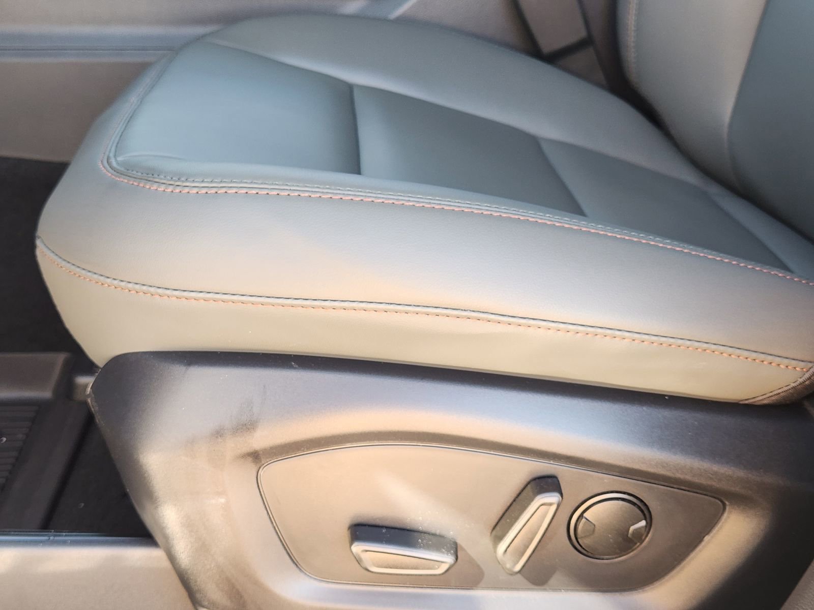 New 2026 Ford Explorer Active w/ Active Comfort Package image 23