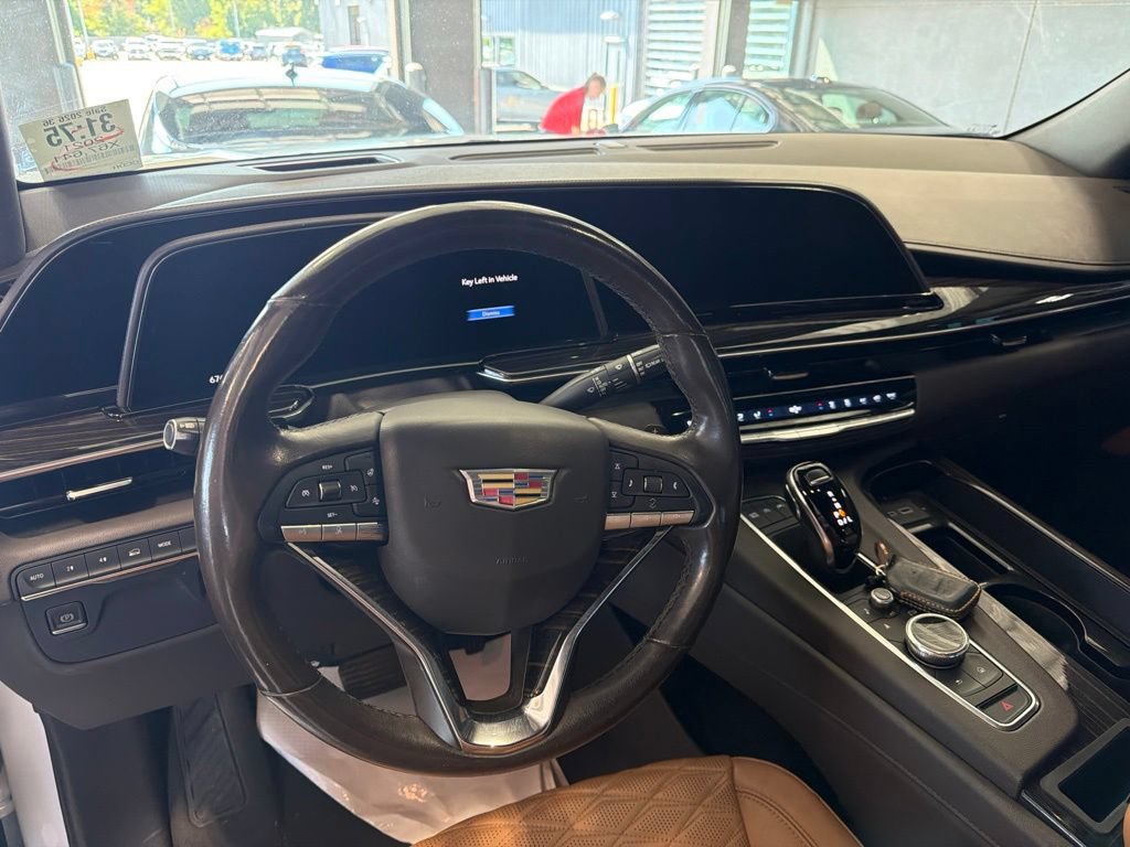 Used 2021 Cadillac Escalade Premium Luxury AWD/4WD image 8