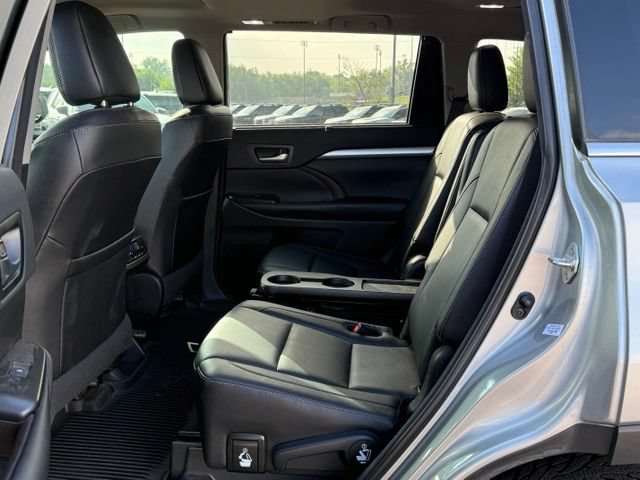 Used 2018 Toyota Highlander XLE AWD/4WD image 15