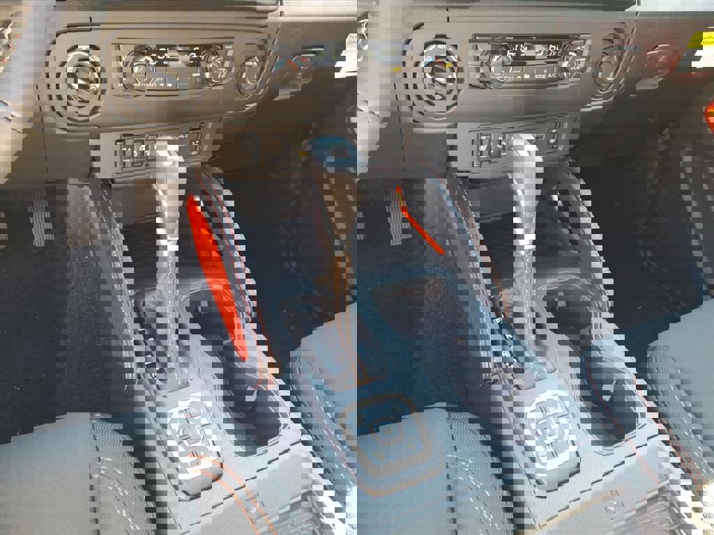 New 2026 Nissan Frontier PRO-4X w/ Pro-4x Convenience Package image 9