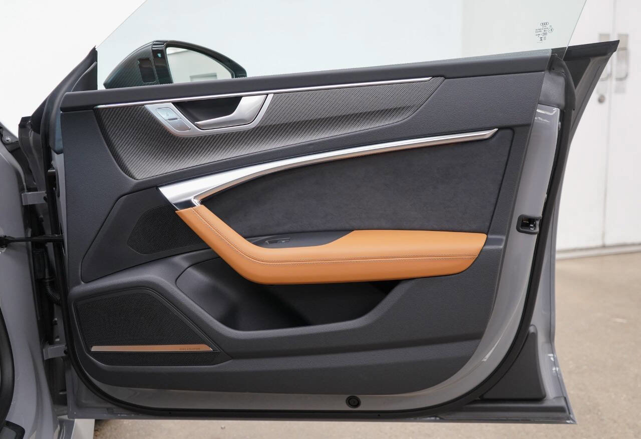 Used 2025 Audi RS 7 Performance AWD/4WD image 61