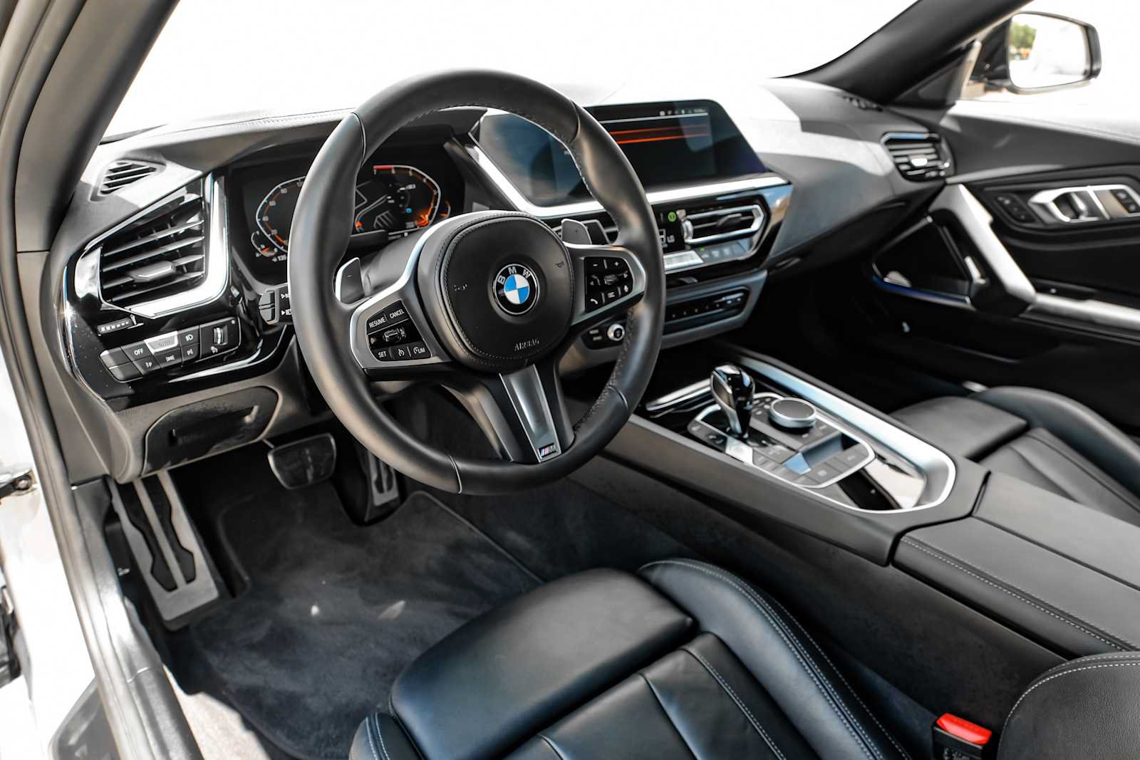 Used 2024 BMW Z4 sDrive30i w/ Convenience Package RWD image 3