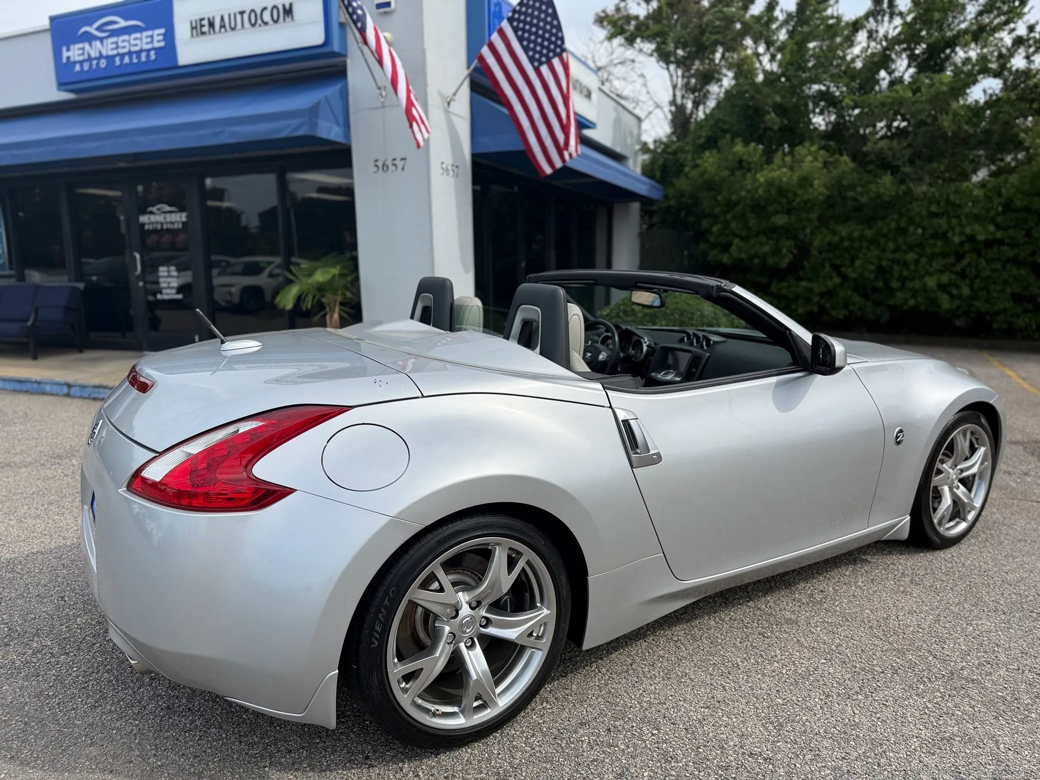 Used 2010 Nissan 370Z Touring w/ Sport Pkg RWD image 13