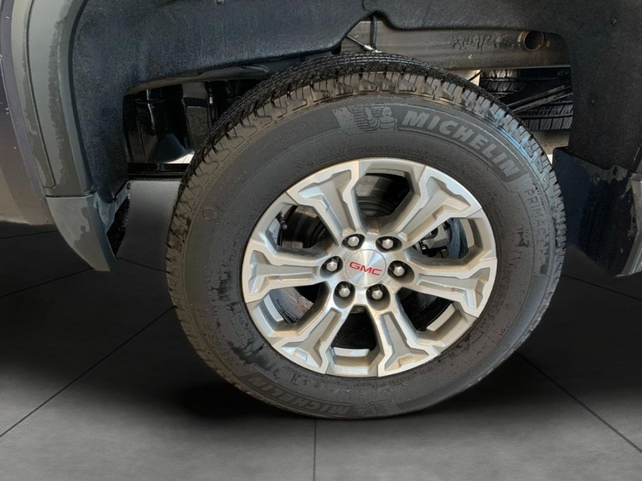 Used 2025 GMC Sierra 1500 SLT w/ SLT Convenience Package image 3