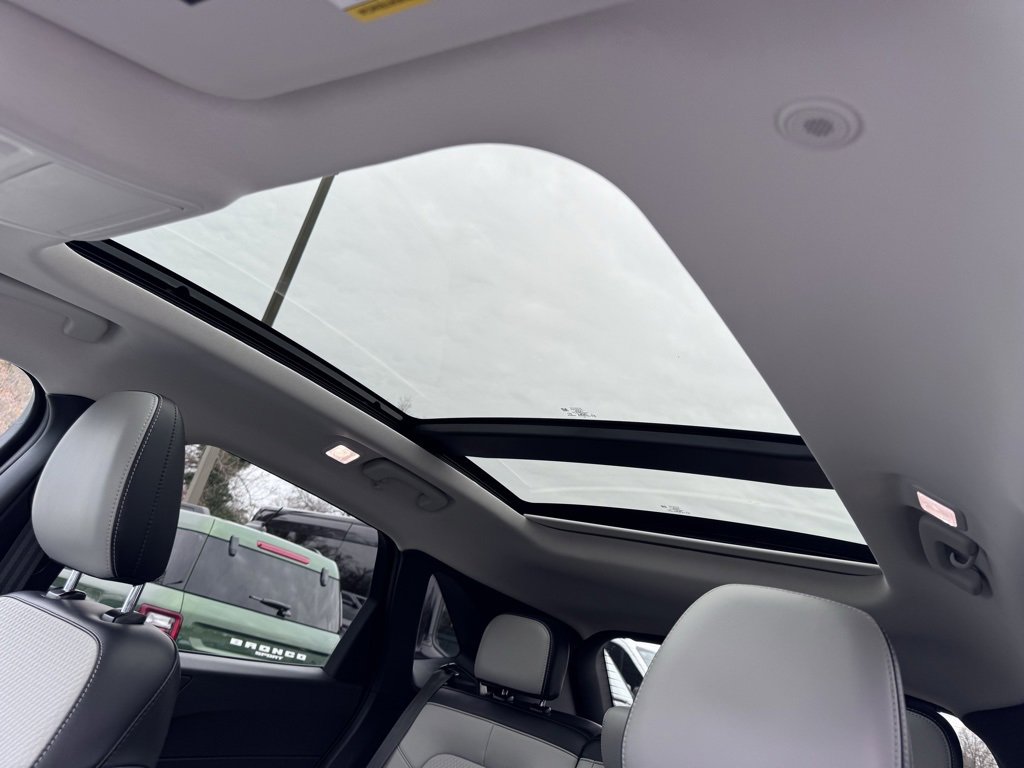 Used 2024 Ford Escape SE image 12