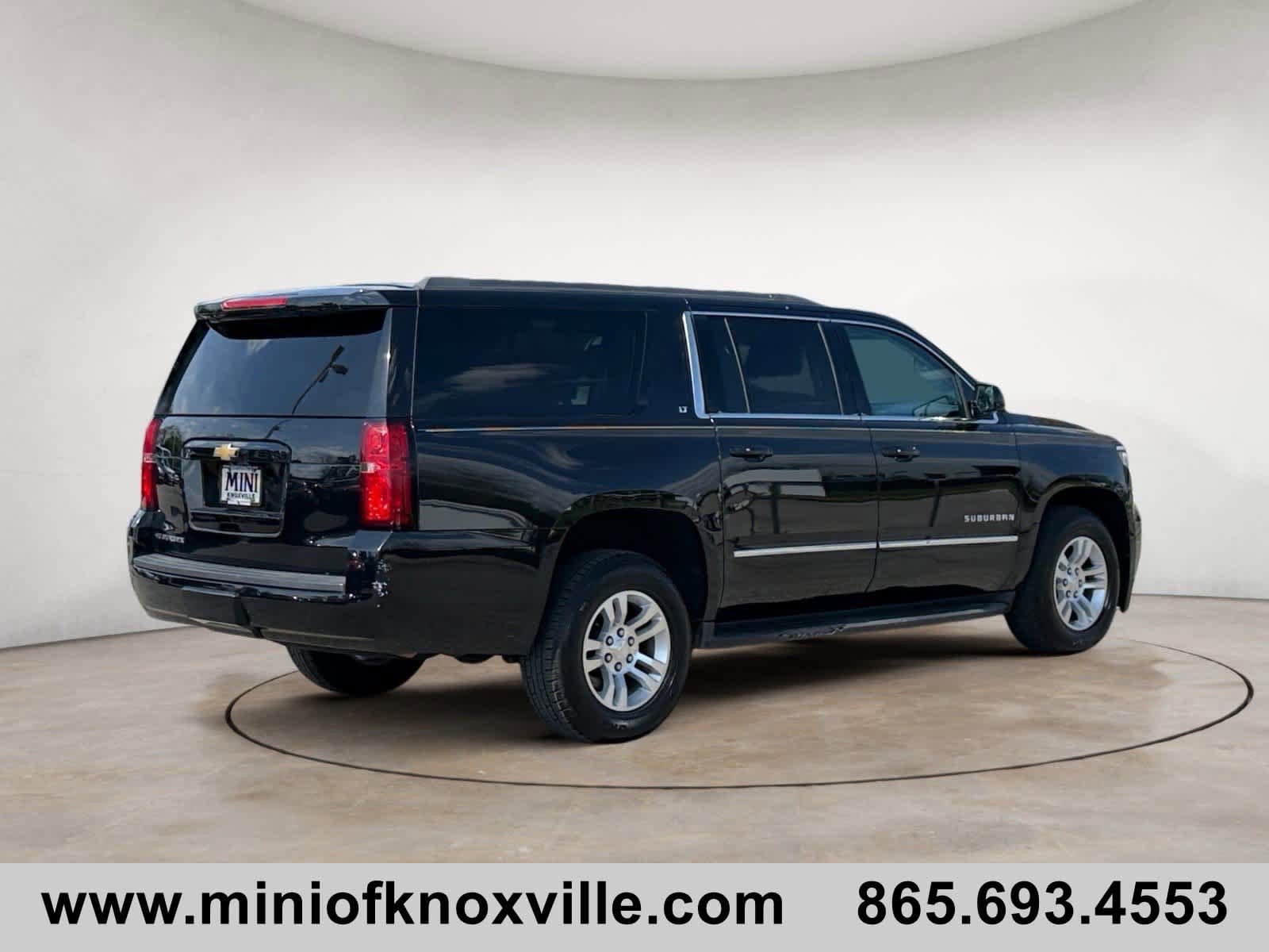 Used 2017 Chevrolet Suburban LT w/ Luxury Package RWD image 3