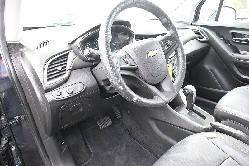 Used 2021 Chevrolet Trax LT FWD image 14