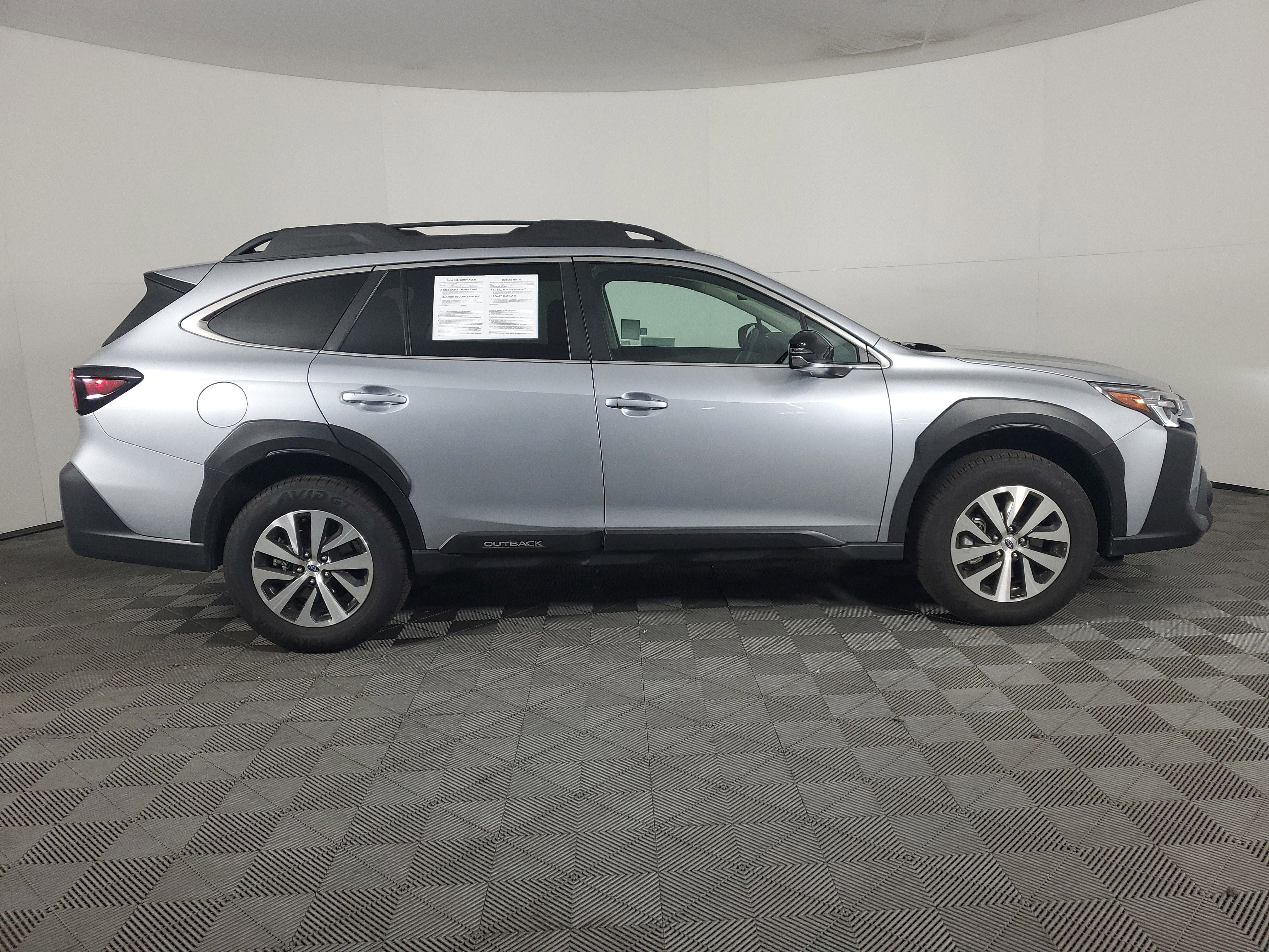 Used 2025 Subaru Outback Premium image 3