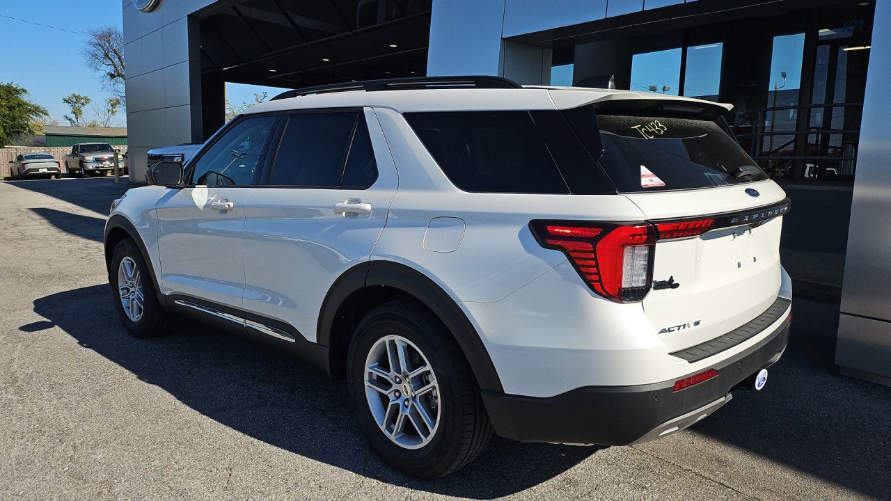 New 2025 Ford Explorer Active w/ Active Comfort Package image 4