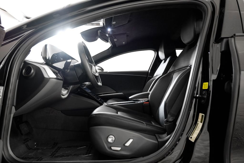 Used 2024 Lucid Air Pure image 3