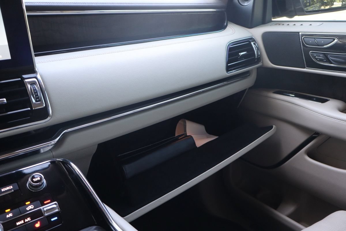 Used 2018 Lincoln Navigator Reserve w/ Technology Package AWD/4WD image 40