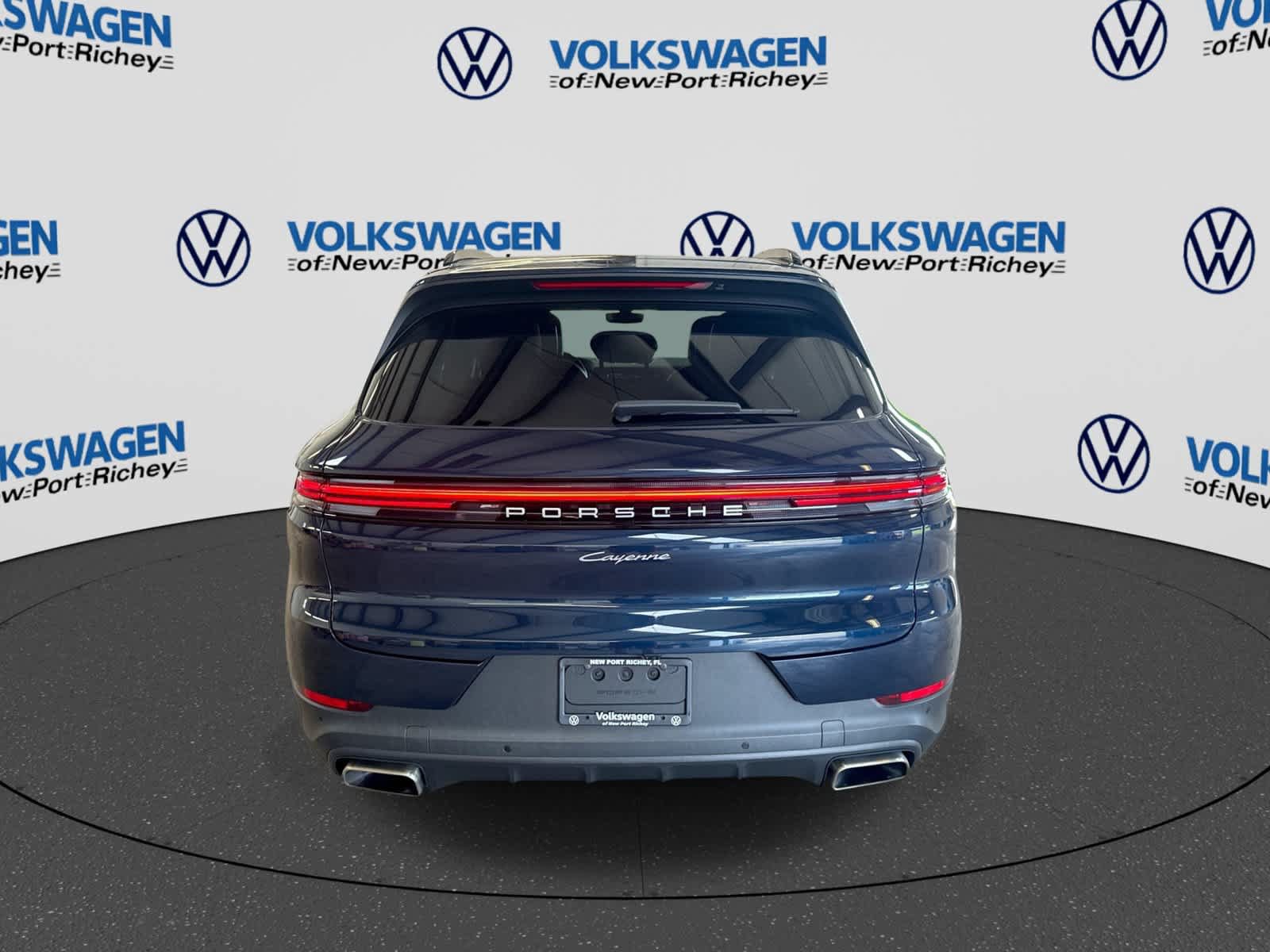 Used 2024 Porsche Cayenne AWD/4WD image 13