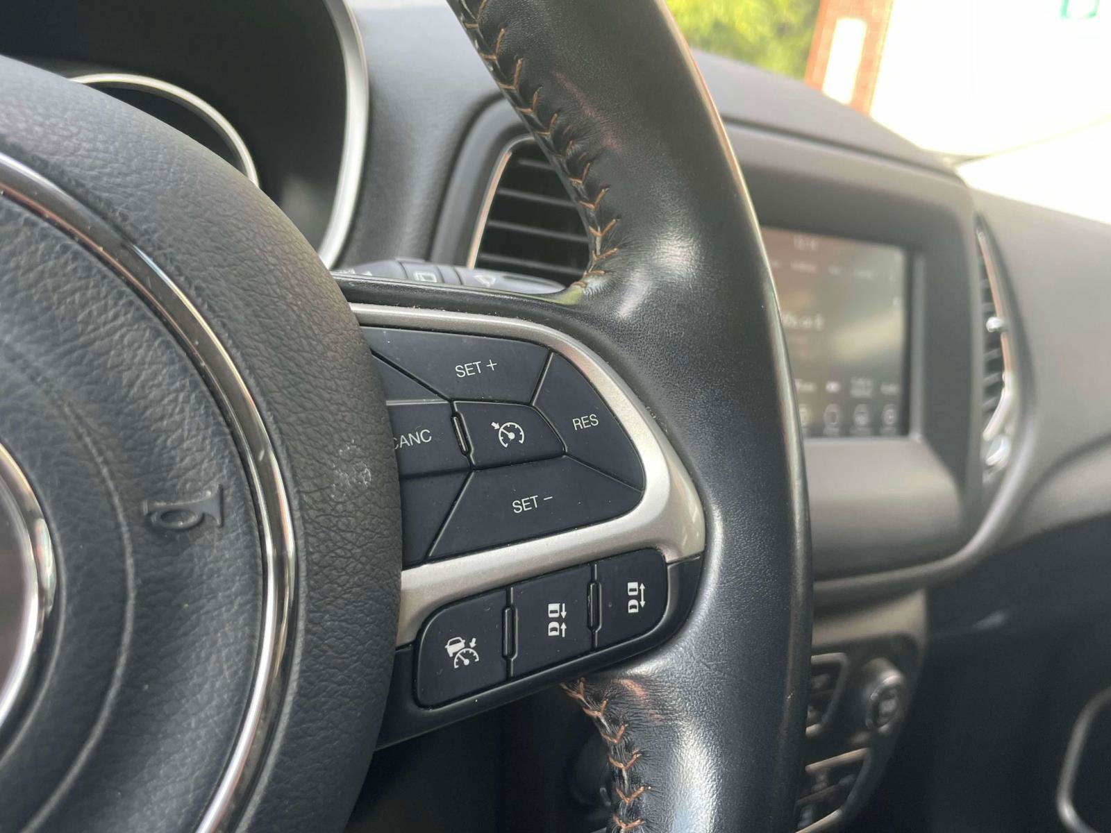 Used 2020 Jeep Compass Latitude AWD/4WD image 22