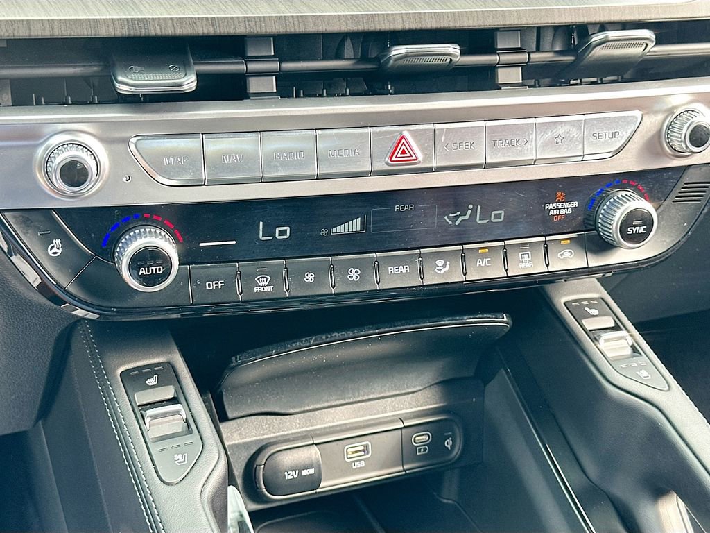 Used 2024 Kia Telluride EX w/ EX Captain's Chair Package AWD/4WD image 16