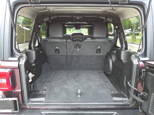 Used 2024 Jeep Wrangler Unlimited Sahara w/ Technology Group AWD/4WD image 22