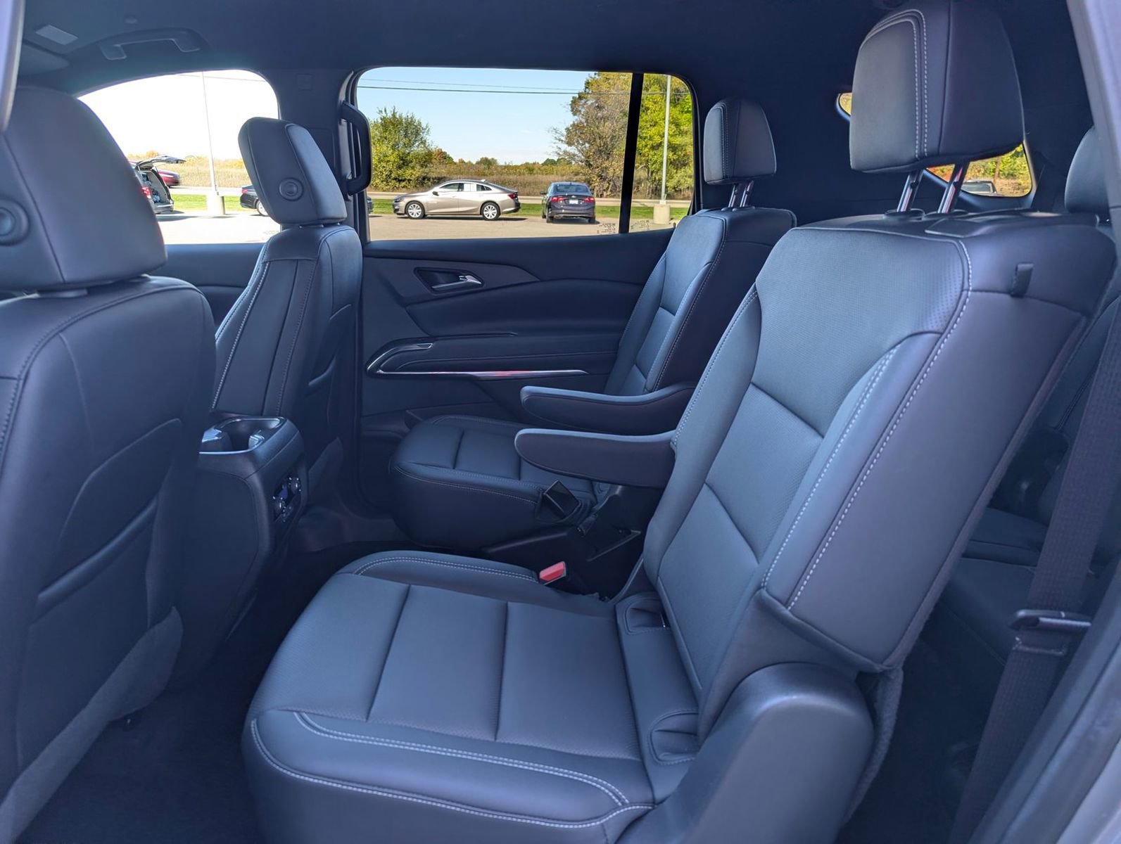 Certified 2025 Chevrolet Traverse LT image 28