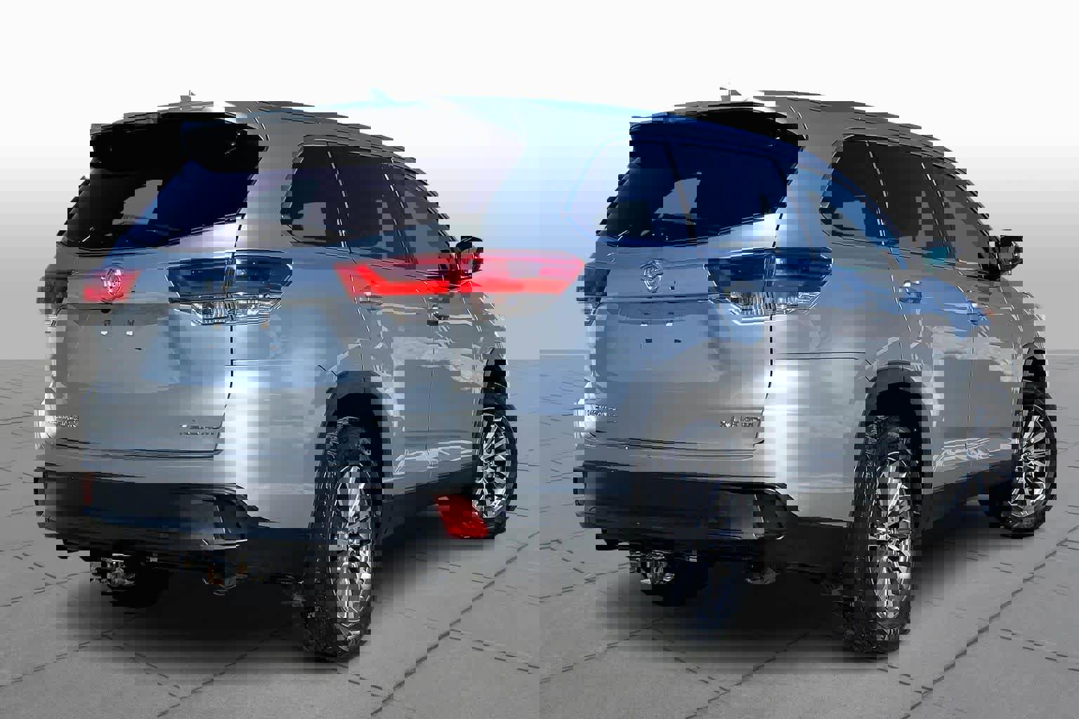 Used 2019 Toyota Highlander XLE w/ Carpet Mat Package (TMS) image 12