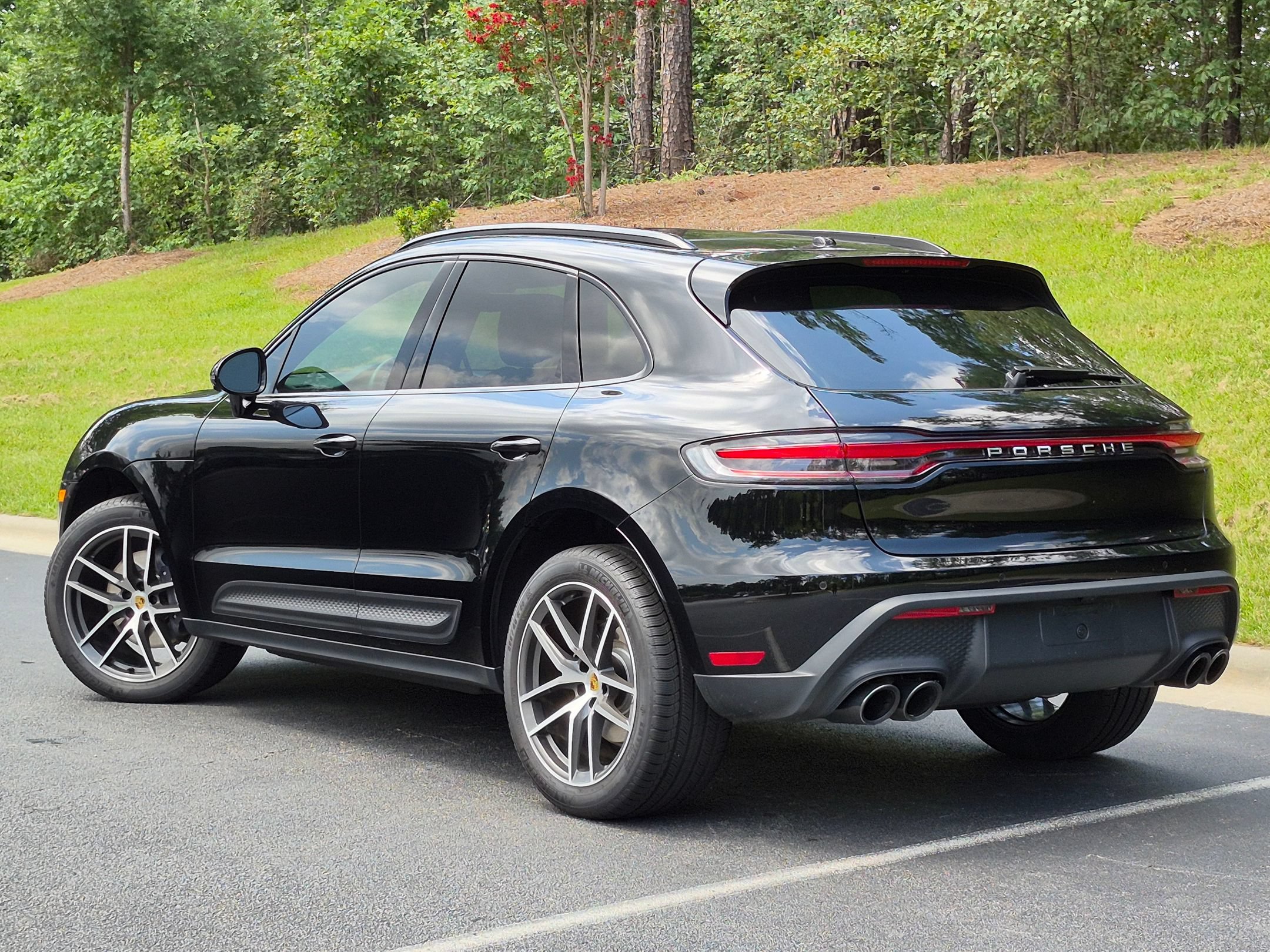 Certified 2026 Porsche Macan AWD/4WD image 3