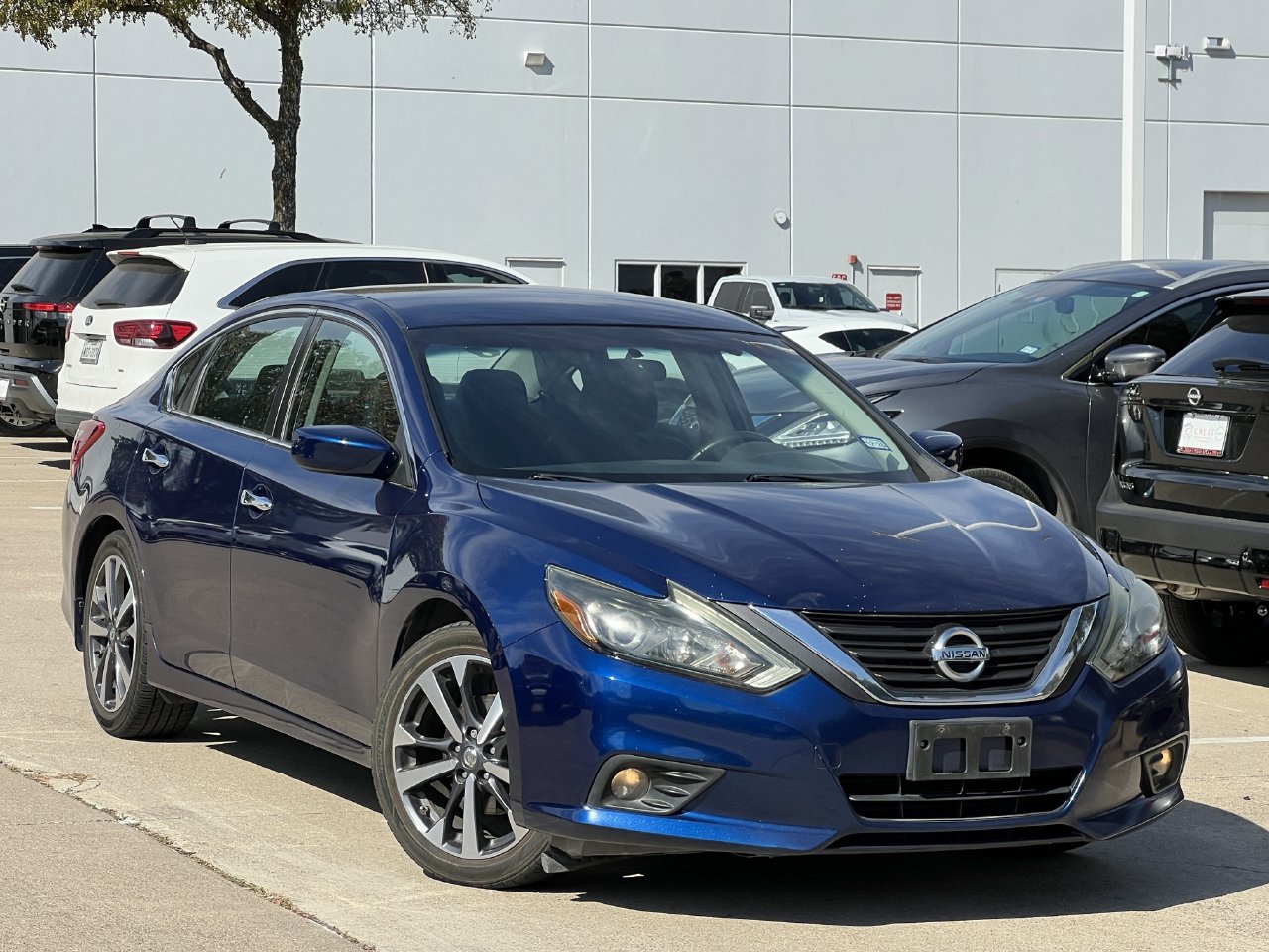Used 2017 Nissan Altima 2.5 SR FWD image 2