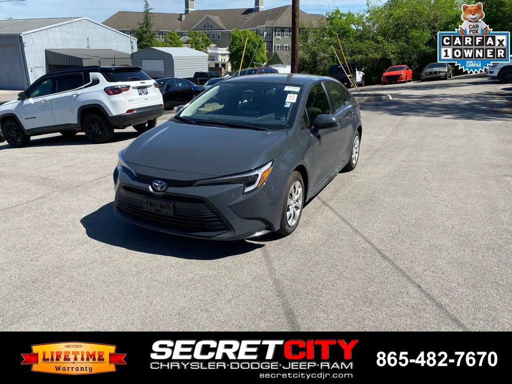 Used 2025 Toyota Corolla LE image 1