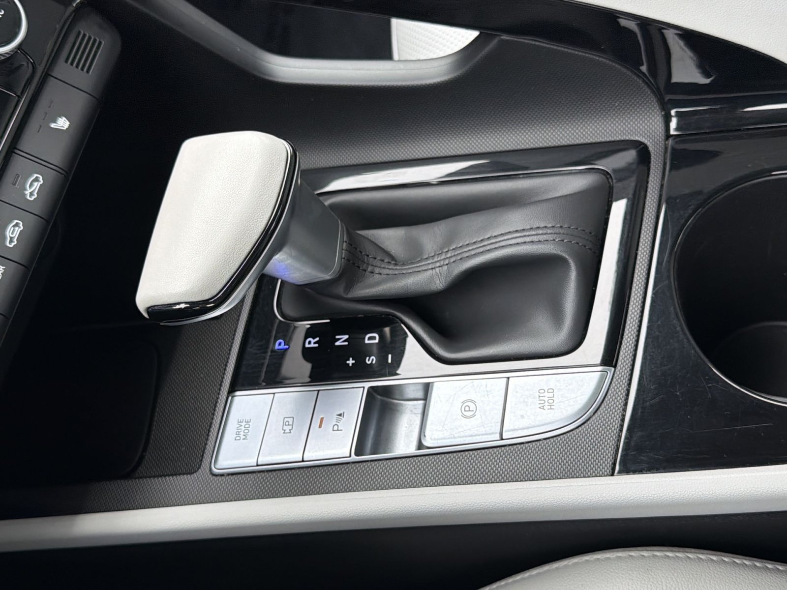 Certified 2024 Hyundai Elantra Limited FWD image 22