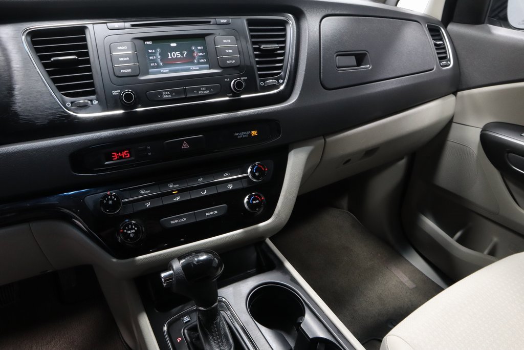 Used 2016 Kia Sedona LX image 28