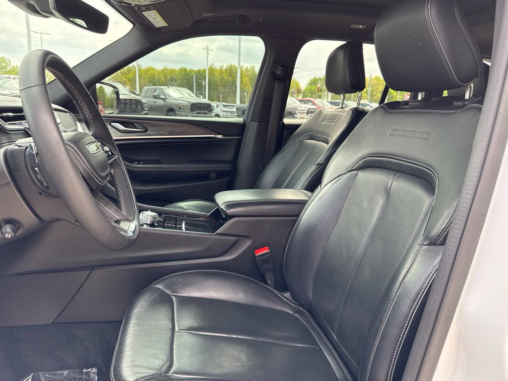 Used 2022 Jeep Grand Cherokee Overland AWD/4WD image 42