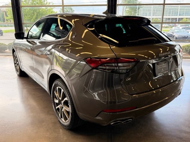 Used 2021 Maserati Levante AWD/4WD image 3