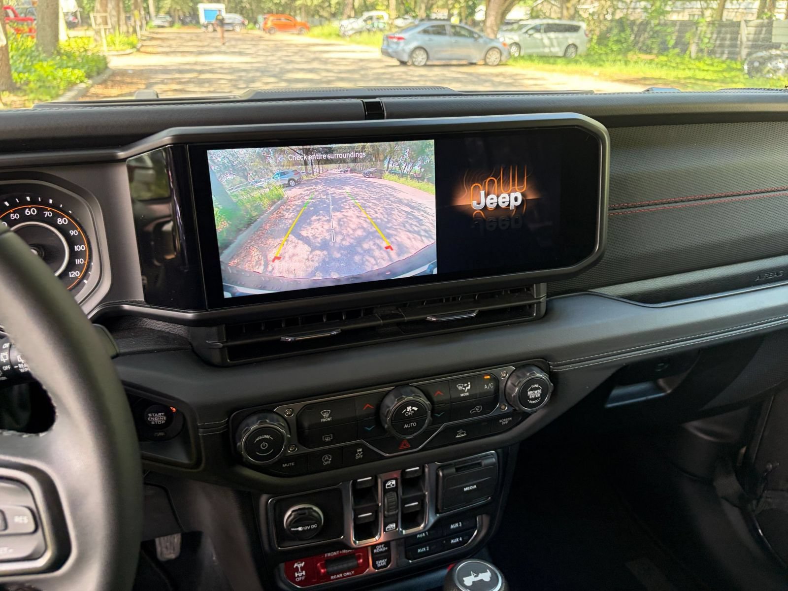 Used 2026 Jeep Wrangler Unlimited Rubicon AWD/4WD image 25