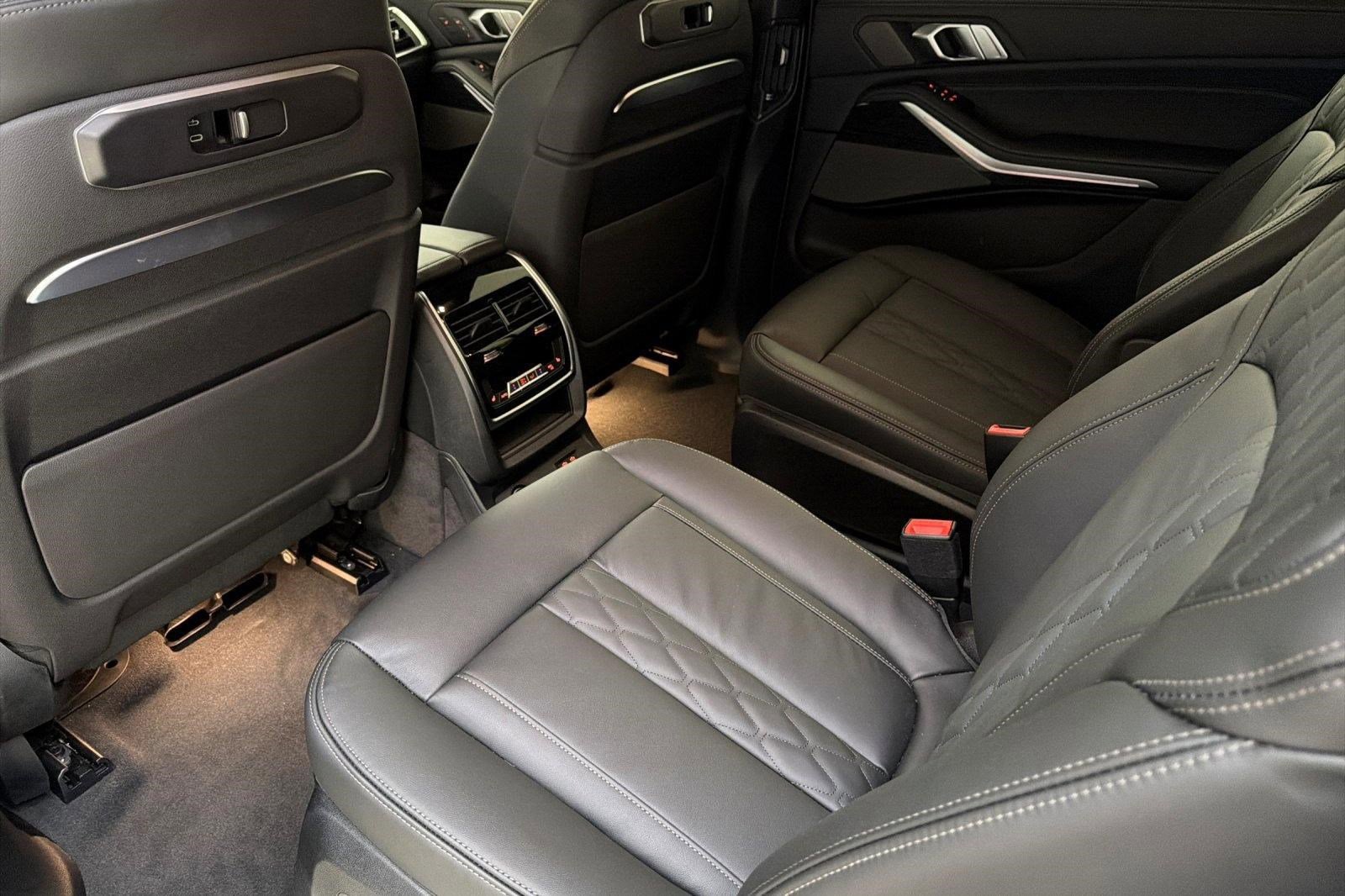New 2026 BMW X7 xDrive40i w/ Executive Package image 14