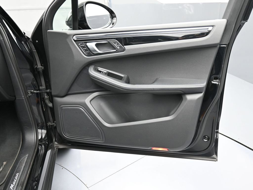 Certified 2023 Porsche Macan Turbo image 29