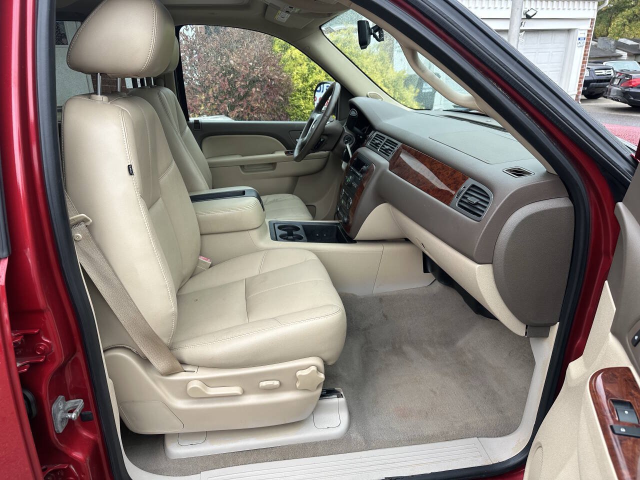 Used 2012 Chevrolet Suburban LT w/ All-Star Edition AWD/4WD image 25