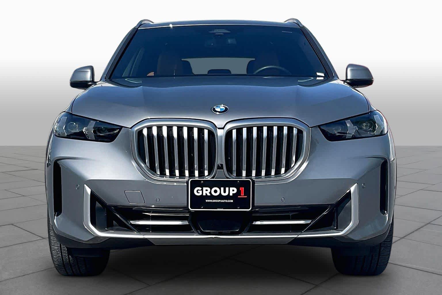 Used 2024 BMW X5 xDrive40i w/ Parking Assistance Package AWD/4WD image 3