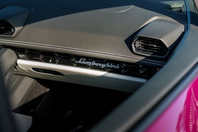 Used 2022 Lamborghini Huracan EVO RWD image 19