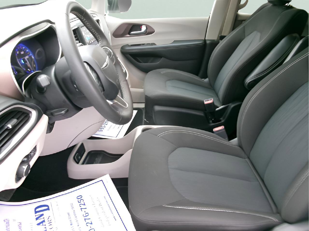 Used 2023 Chrysler Voyager LX FWD image 14