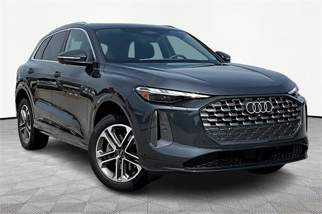 Used 2025 Audi Q5 Premium image 11